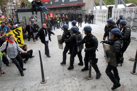 Le mardi 9 octobre 2012, les salariés de PSA, Arcelor Mittal, Renault, Goodyear, interdits de Mondial de l'Automobile par des